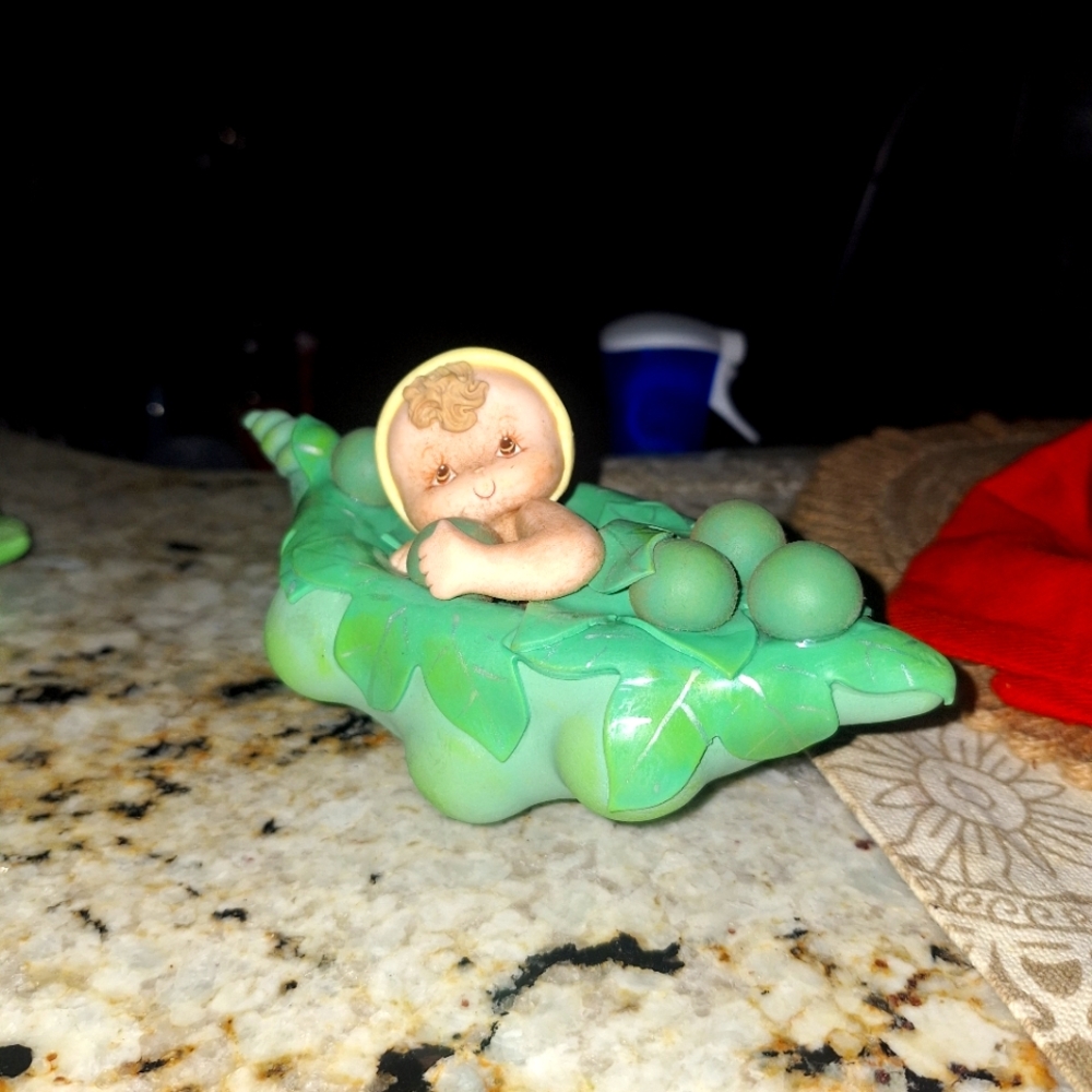 Adorable Green Peas In A Pod  Caketopper Babyshower